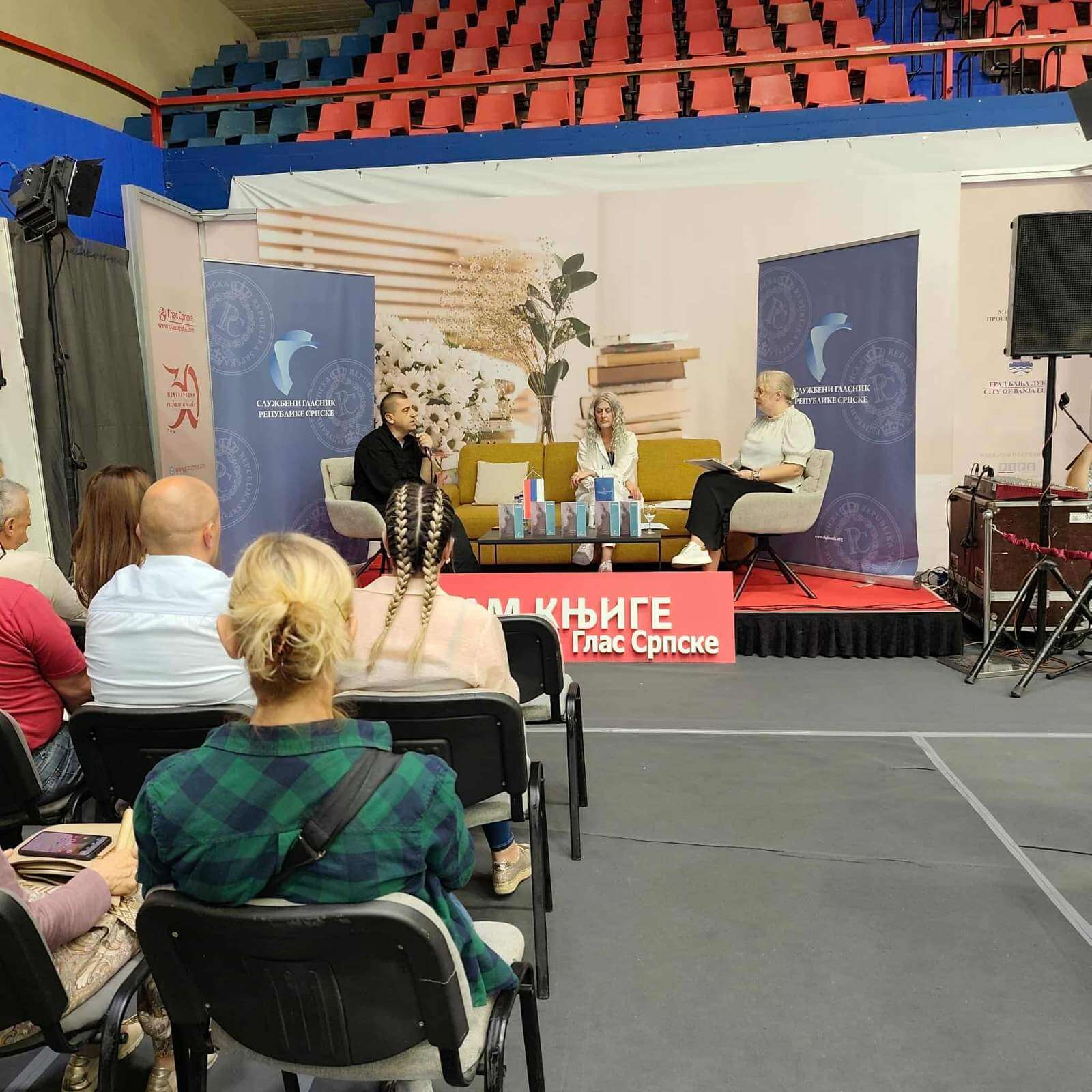 Представљена збирка поезије „Ћутим да сјенке имају очи“ аутора Милане Мајар