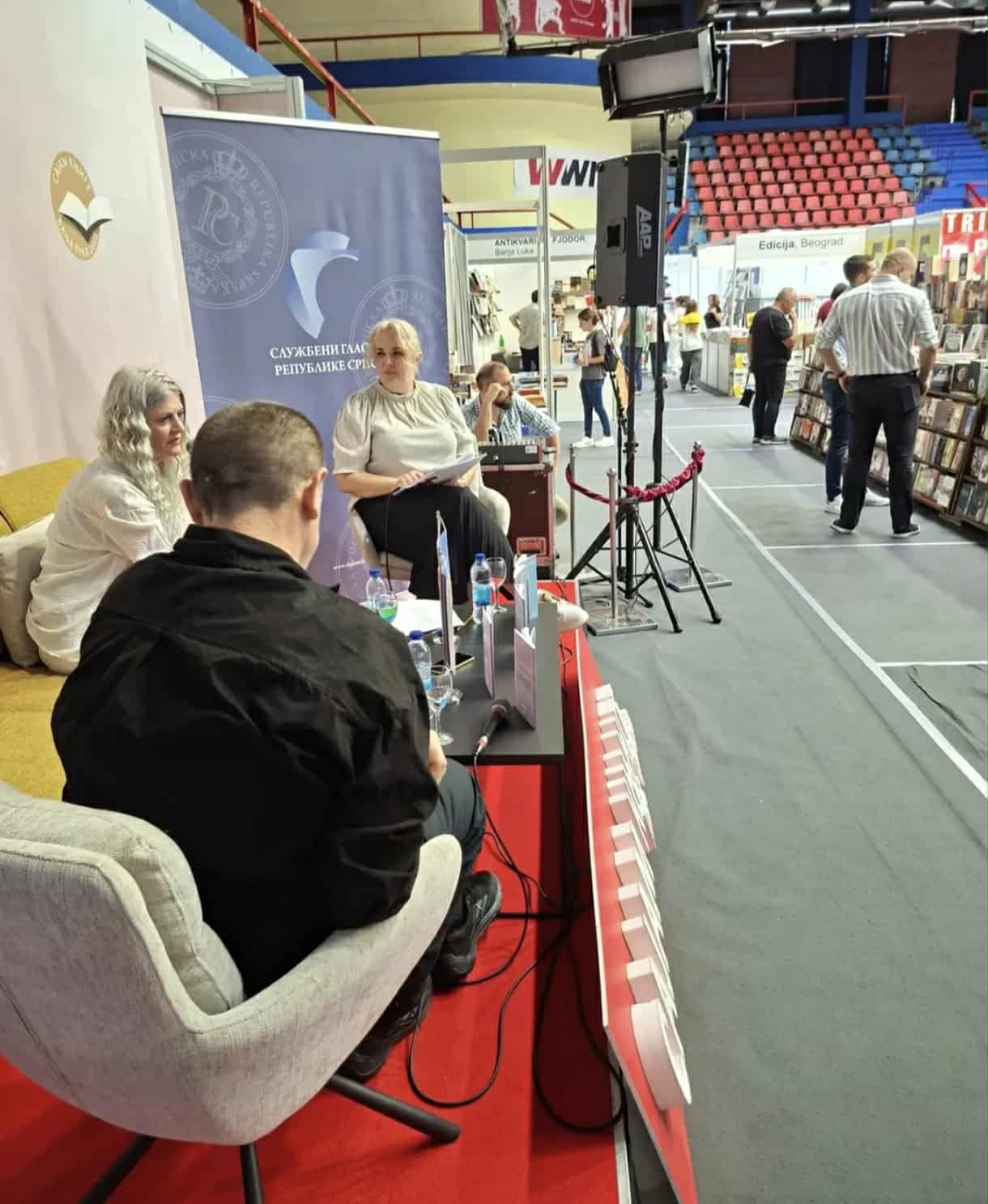 Представљена збирка поезије „Ћутим да сјенке имају очи“ аутора Милане Мајар