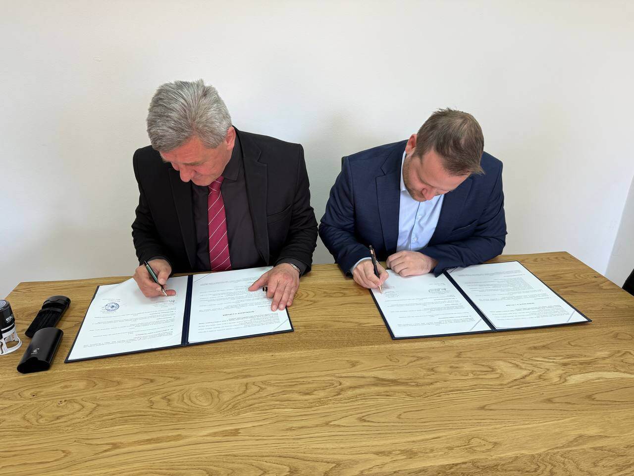 Потписан Меморандум о сарадњи између ЈУ Службени гласник Републике Српске и Института историјских наука Универзитета у Источном Сарајеву