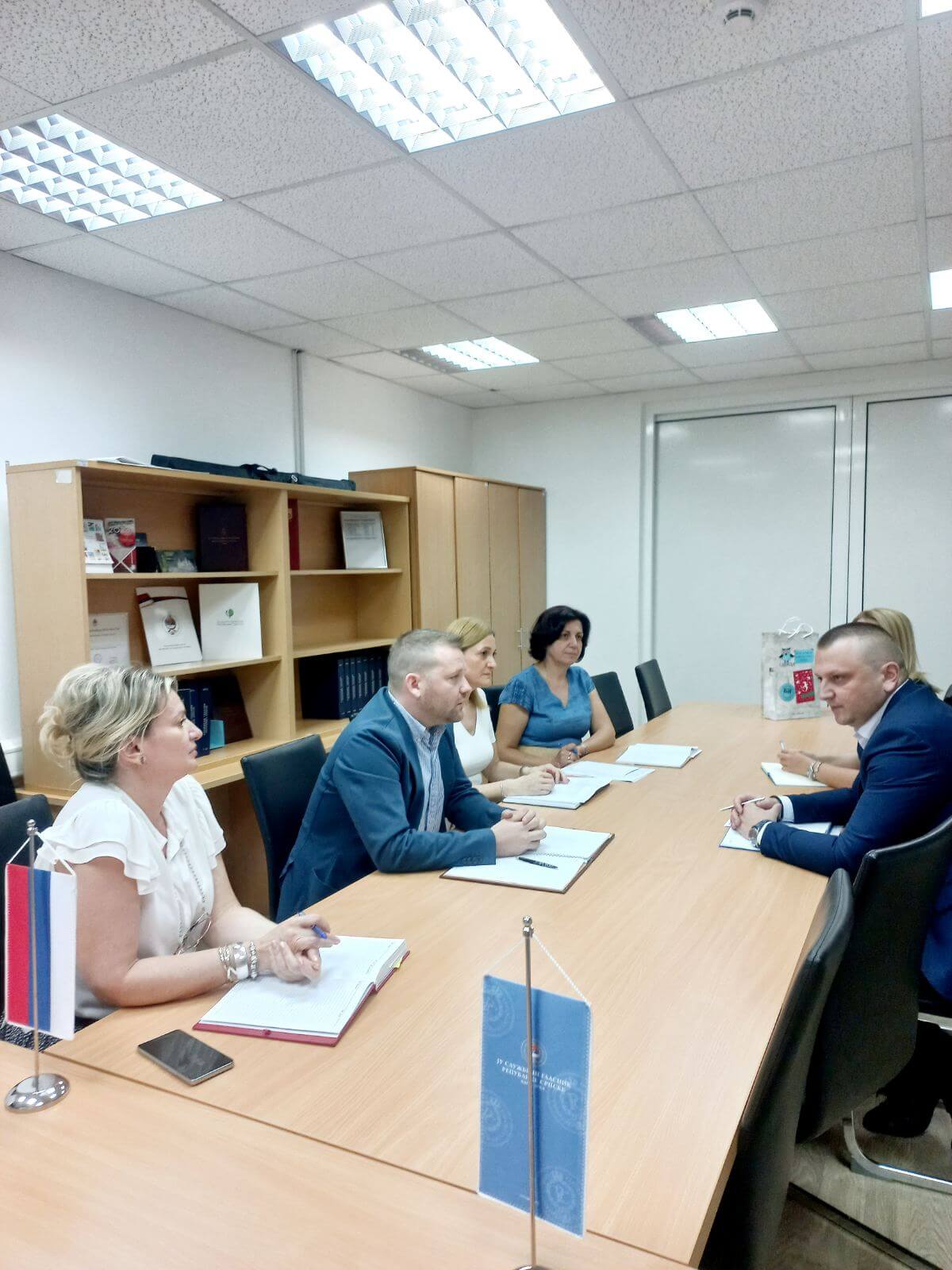 Јачање сарадње између ЈУ Службени гласник Републике Српске и  ЈП Завод за уџбенике и наставна средства