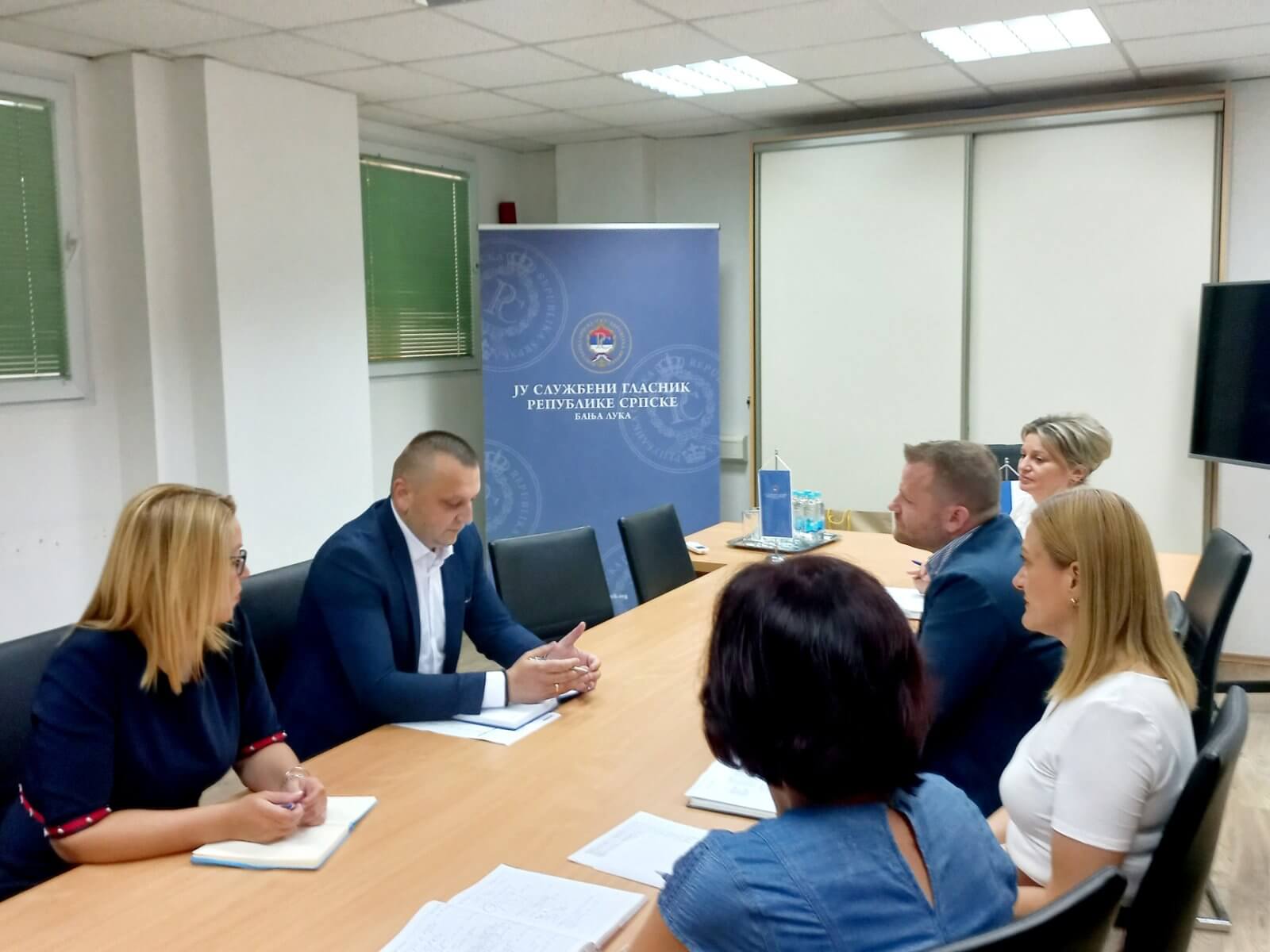 Јачање сарадње између ЈУ Службени гласник Републике Српске и  ЈП Завод за уџбенике и наставна средства